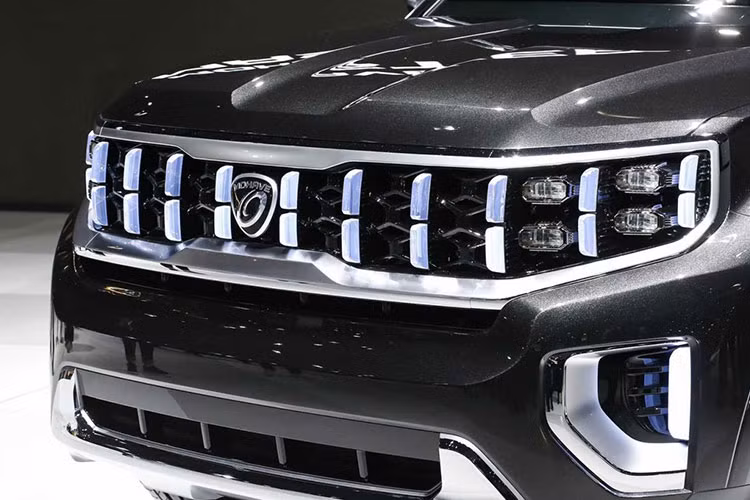 Vì là hình ảnh xem trước cho phiên bản nâng cấp nên Kia Mohave Masterpiece Concept mới có thiết kế thân vỏ tổng thể gần như giống hệt Mohave thế hệ hiện tại, được thể hiện qua hình dáng cửa sổ bên sườn cũng như cột sơn trùng màu thân.