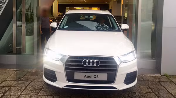 Mẫu xe "hàng nóng" Audi Q3 2016 bất ngờ xuất hiện tại Việt Nam thông qua showroom Audi chính hãng tại TP HCM.