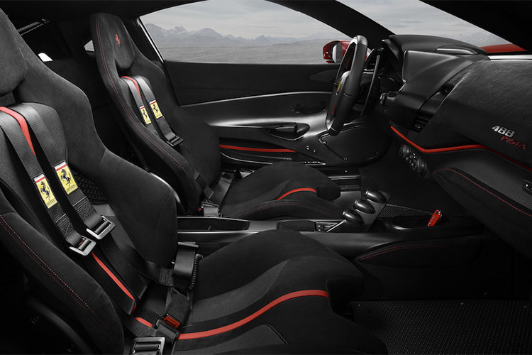 Để không bị lực li tâm làm văng xe, xe còn được trang bị hệ thống "Dynamic Enhancer" và hệ thống này cũng liên quan đến hệ thống phanh phức tạp trên 488 Pista, xe còn được trang bị hệ thống kiểm soát góc trượt Side-Slip... Trước Pista, Ferrari đã từng sản xuất những phiên bản đặc biệt cho các dòng xe như: 430 Scuderia và sau đó là 458 Speciale.