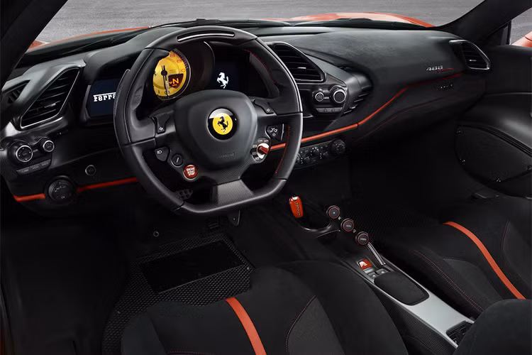 Đáng chú ý, hiệu suất khí động học trên mẫu xe mới này của Ferrari cũng được cải thiện lên tới 20%, động cơ V8 dung tích 3.9L tăng áp kép được tùy chỉnh lại để tăng thêm 49 mã lực, tạo ra công suất 711 mã lực và mô-ment xoắn đạt 770Nm tăng 10Nm so với Ferrari 488 GTB.