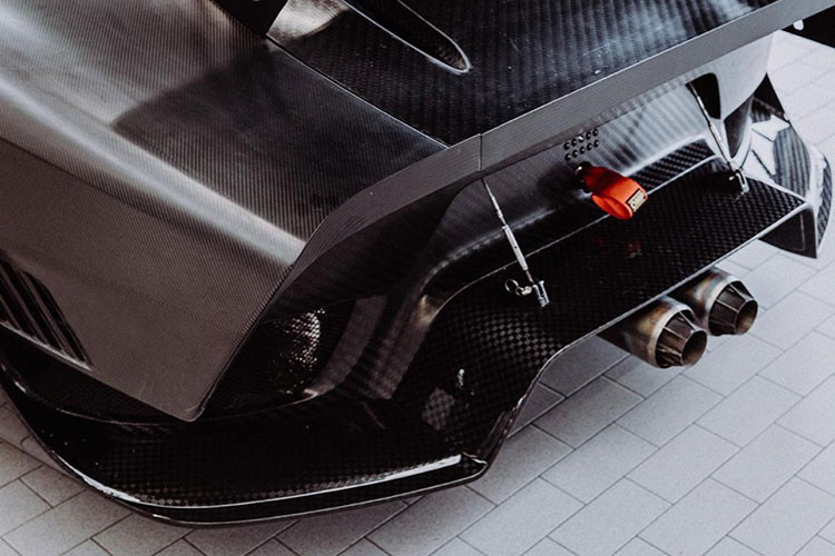 Đã được nhắc đến từ lâu, siêu xe Porsche 935 2019 carbon này là một mẫu xe ra đời để tôn vinh huyền thoại xe đua 935 của Porsche - chiếc xe đã giành chiến thắng ở giải đua 24 Hours of Le Mans năm 1979.