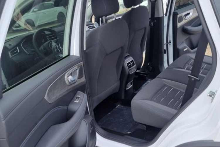 Khi về Việt Nam, MG RX5 STD 2023 bản tiêu chuẩn sẽ chỉ còn màn hình dạng analog kết hợp màn hình đa thông tin đơn sắc ở chính giữa thay vì đồng hồ Full LCD 12,3 inch.