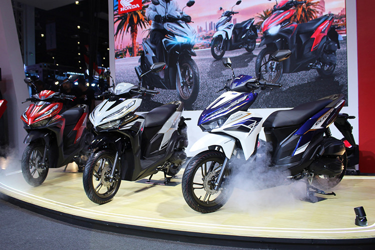 Cả Honda Vario 125 2024 mới bản thường CBS và bản ISS tại thị trường Indonesia (có hệ thống tắt động cơ tạm thời khi dừng xe quá 3s) đều được bổ sung màu sắc mới ở phiên bản 2024.