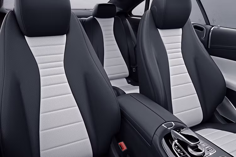 Tất cả các phiên bản đều được trang bị động cơ tùy chọn như ở phiên bản tiêu chuẩn với 4 lựa chọn động cơ E200 2.0L tăng áp bốn xi-lanh xăng sản sinh 184 mã lực và 300Nm hoặc 245 mã lực / 370Nm của dòng E300.