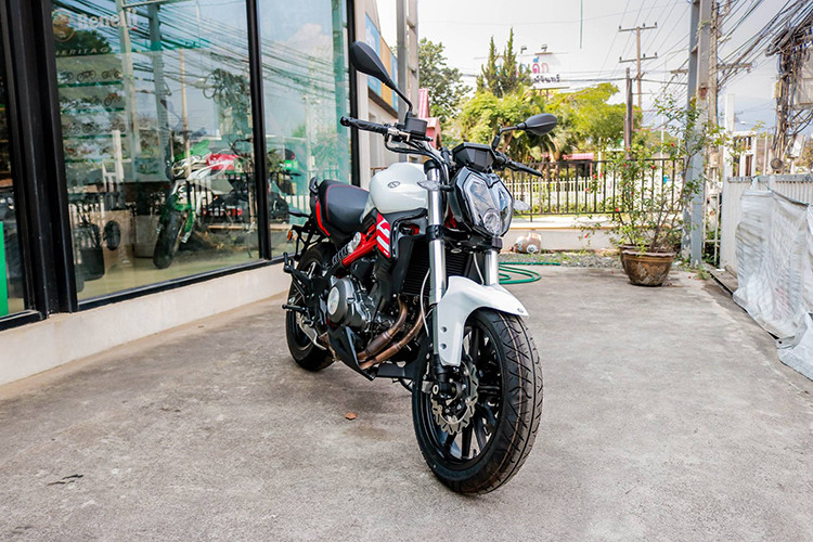 302S được xem là phiên bản mới nhất của mẫu xe giá rẻ Benelli BN302 từng được bán ra tại Việt Nam trông thời gian qua. Lô xe Benelli 302S 2019 mới hiện đang được thực hiện các công đoạn kiểm tra, làm thủ tục đăng kiểm và sẽ bàn giao cho các đại lý trong thời gian tới.