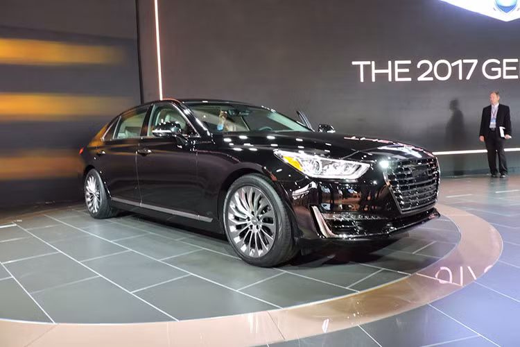 Tại thị trường Mỹ, khách hàng sẽ có hai tùy chọn động cơ khác nhau gồm phiên bản tiêu chuẩn sẽ sử dụng động cơ xăng V6 3.8 lít cho công suất 311 mã lực và mô-men xoắn 293 Nm. Lượng nhiên liệu tiêu thụ khoảng 12,38 lít/100 km (theo công bố của nhà sản xuất).