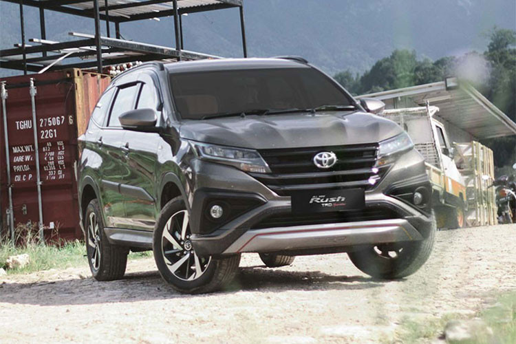 Cùng với Toyota Wigo, theo nhiều nguồn tin Toyota Rush về Việt Nam cuối tháng 9, cùng lô hàng với Wigo. Toyota là mẫu MPV 7 chỗ gia đình. 