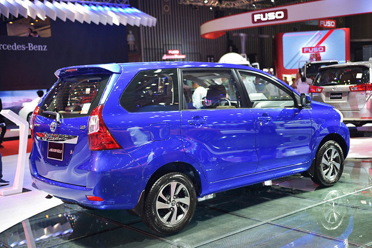 Cả hai động cơ kết hợp với hộp số sàn 5 cấp tiêu chuẩn và tự động 4 cấp tùy chọn. Cùng với Wigo và Alphard, Avanza cũng được Toyota Việt Nam ra mắt tại triển VMS 2017 và kỳ vọng sẽ tạo cơn sốt trong thời gian tới.