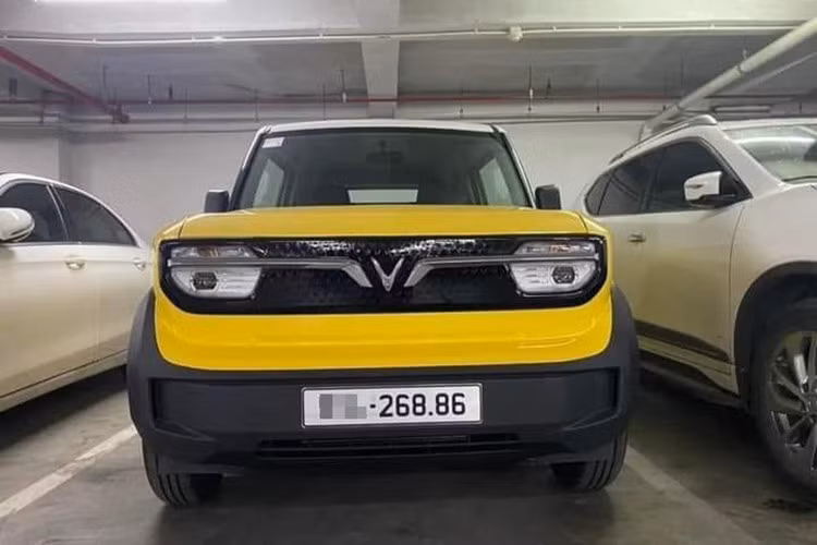 Một chiếc VinFast VF3 khác mang biển số "268.86" cũng nhanh chóng gây bão trên mạng xã hội sau khi hình ảnh của nó được chia sẻ. Biển số này được coi là biển "lộc phát", tượng trưng cho sự phát tài và thịnh vượng theo cách đọc Hán Việt. Được biết, chủ nhân đã phải bỏ ra số tiền 100 triệu đồng để sở hữu biển số này.