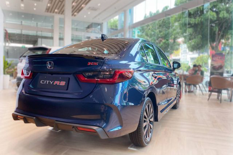 Ước tính tổng ưu đãi lên tới 90 triệu đồng giúp Honda City trở thành một trong những mẫu sedan hạng B có mức giá rẻ nhất phân khúc ở thời điểm hiện tại (469- 559 triệu đồng).