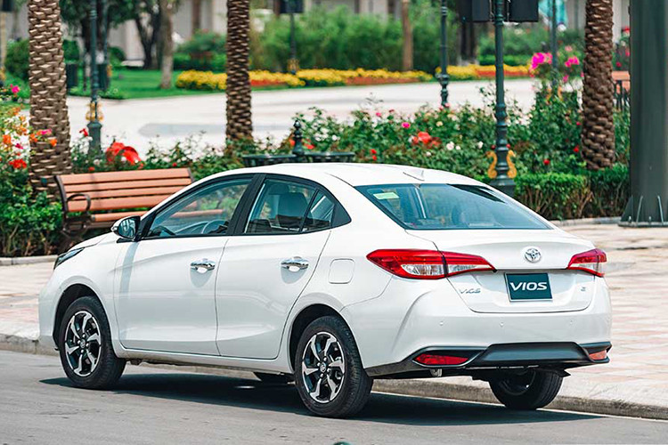Mức giá mới chỉ từ 458 triệu đồng giúp Toyota Vios khuấy đảo không chỉ phân khúc sedan hạng B mà còn “phả hơi nóng” đến phân khúc hạng A phía dưới. Đây cũng là cơ hội khó có thể bỏ qua với nhóm khách hàng đang quan tâm Vios, đặc biệt là trong giai đoạn kinh tế khó khăn như hiện nay.