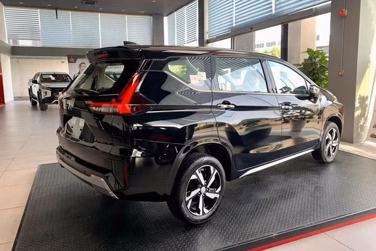 Cộng dồn 3 tháng đầu năm, Xpander đã bán được 3.508 xe ra thị trường. Xe hiện đang được phân phối 4 phiên bản tại Việt Nam bao gồm MT, AT, AT Premium và Xpander Cross, đều sử dụng động cơ 1.5L.