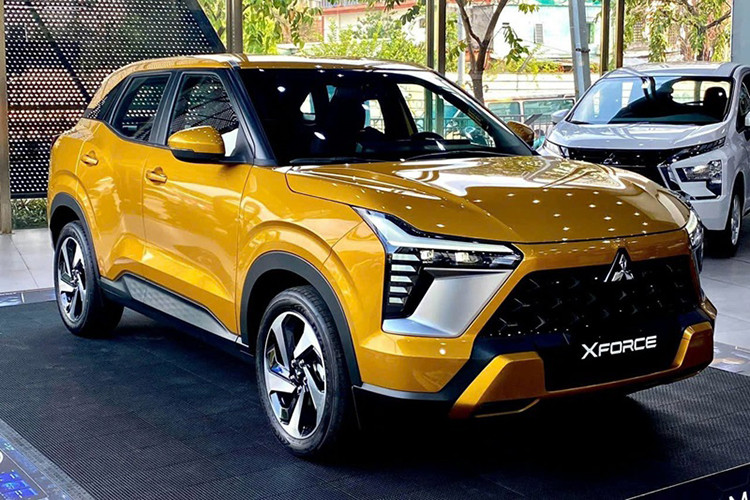  Mitsubishi Xforce: 1.334 xe Vị trí tiếp theo trong bảng xếp hạng 10 mẫu xe bán chạy nhất tháng 3/2024 là Mitsubishi Xforce. Kết thúc tháng, đã có 1.334 xe Xforce bán ra thị trường. Xforce là tân binh "trẻ" nhất trong danh sách các xe bán chạy tháng 3/2024. Tại Việt Nam, Mitsubishi Xforce 2024 được phân phân phối chính hãng 4 phiên bản cùng mức giá dao động từ 599 – 680 triệu đồng.
