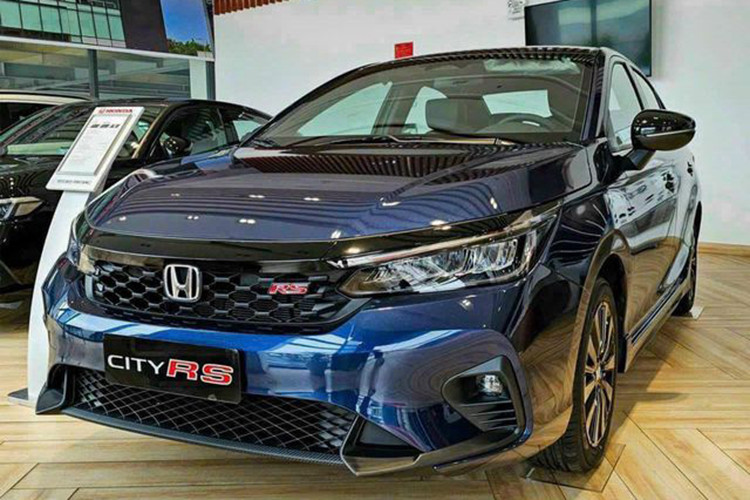  Honda City: 1.043 xe Tiếp tục đóng vai trò chủ lực của nhà Honda, mẫu sedan City đã bán được 1.043 xe trong tháng 3/2024, tăng 63% so với tháng liền trước. Sự tăng trưởng trên có được là nhờ chính sách hỗ trợ lệ phí trước bạ 100% và giảm giá 30 triệu cho các mẫu City có số VIN 2023 của Honda.