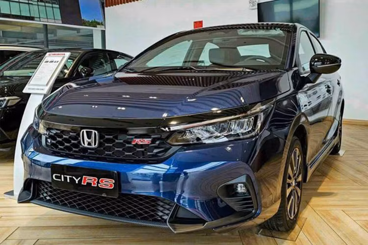  Honda City: 1.043 xe Tiếp tục đóng vai trò chủ lực của nhà Honda, mẫu sedan City đã bán được 1.043 xe trong tháng 3/2024, tăng 63% so với tháng liền trước. Sự tăng trưởng trên có được là nhờ chính sách hỗ trợ lệ phí trước bạ 100% và giảm giá 30 triệu cho các mẫu City có số VIN 2023 của Honda.