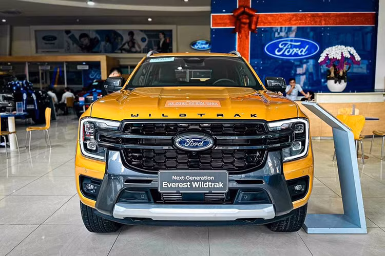  Ford Everest: 899 xe Doanh số tháng vừa qua của Everest đạt 899 xe, tăng 548 so với tháng 3 (351 xe). Với kết quả này, Ford Everest tiếp tục có mặt trong top 10 với vị trí thứ 7 tương tự như tháng trước. Cộng dồn trong năm 2024, Ford Việt Nam đã bán ra tổng cộng 2.035 xe Ford Everest, dẫn đầu phân khúc SUV cỡ D. 