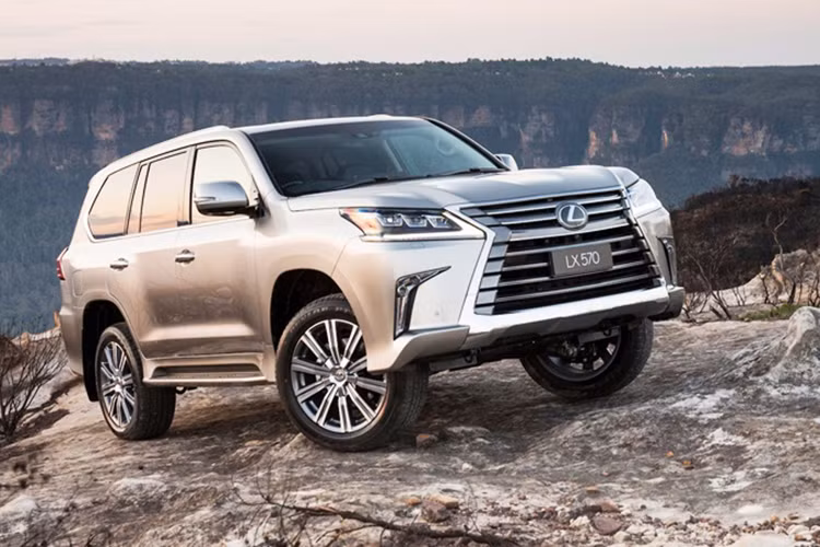 Giảm giá cao nhất trong các mẫu xe thương hiệu Lexus là LX570, mẫu SUV hạng sang này giảm tới 210 triệu đồng. LX570 từng sở hữu giá bán lên tới 8,02 tỷ đồng sau khi áp dụng chính sách thuế tiêu thụ đặc biệt mới vào 1/7/2016, mức giá hiện tại của xe là 7,810 tỷ đồng.