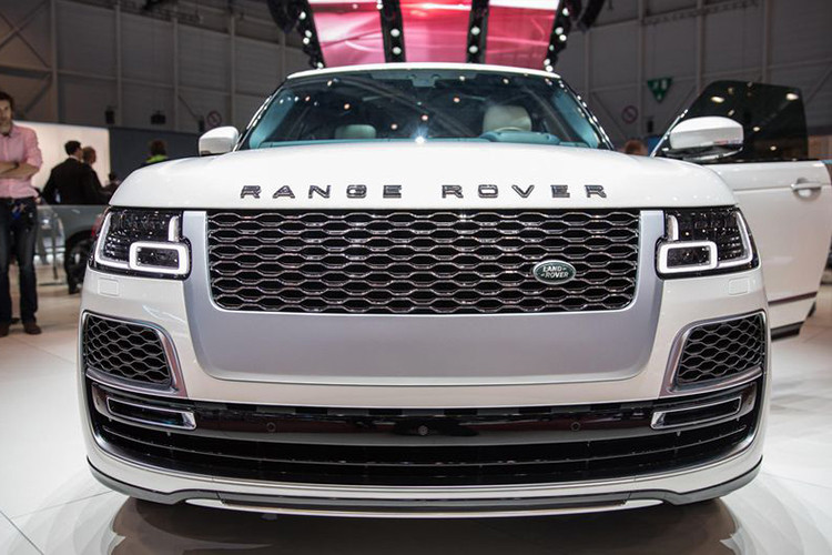 Được trang bị động cơ xăng V8, siêu nạp, dung tích 5.0 lít, Range Rover SV Coupe 2019 sở hữu công suất tối đa 558 mã lực và mô-men xoắn cực đại 700 Nm. Nhờ đó, Range Rover SV Coupe có thể tăng tốc từ 0-96 km/h trong thời gian 5 giây, nhanh hơn 0,2 giây so với Range Rover SVAutobiography, và đạt vận tốc tối đa 265,6 km/h.
