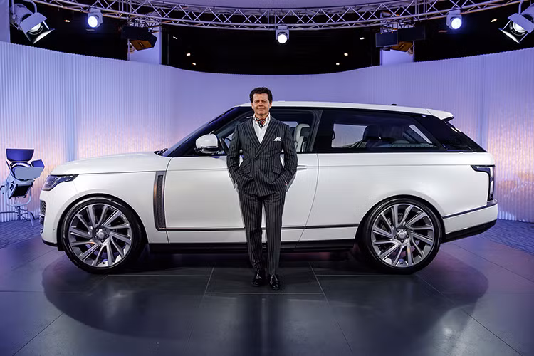 Dòng SUV hạng sang Range Rover SV Coupe 2019 mới chính thức trình làng tại triển lãm Ô tô Geneva 2018. Chỉ chưa đầy 1 năm sau, mẫu SUV hạng sang 2 cửa này đã bị hãng Land Rover chính thức "khai tử". Thậm chí, Range Rover SV Coupe 2019 còn "chết yểu" trước cả khi được giao cho khách hàng.