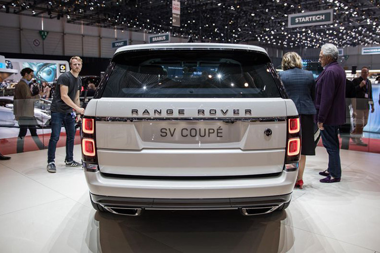 Giới báo chí dự đoán Range Rover SV Coupe 2019 là một nạn nhân của kế hoạch tập trung vào lợi nhuận biên của Jaguar Land Rover. Thương hiệu Anh quốc thuộc sở hữu của người Ấn Độ này hiện đang tìm cách cắt giảm 2,5 tỷ Bảng tiền chi phí và sa thải 4.500 nhân viên.