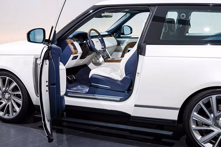 "Chúng tôi đã đưa ra một quyết định khó khăn khi công bố với khách hàng về việc Range Rover SV Coupe 2019 sẽ không được sản xuất", phát ngôn viên của Land Rover cho biết. "Chúng tôi sẽ tập trung nguồn lực và sự đầu tư vào thế hệ mới của những sản phẩm đẳng cấp thế giới".