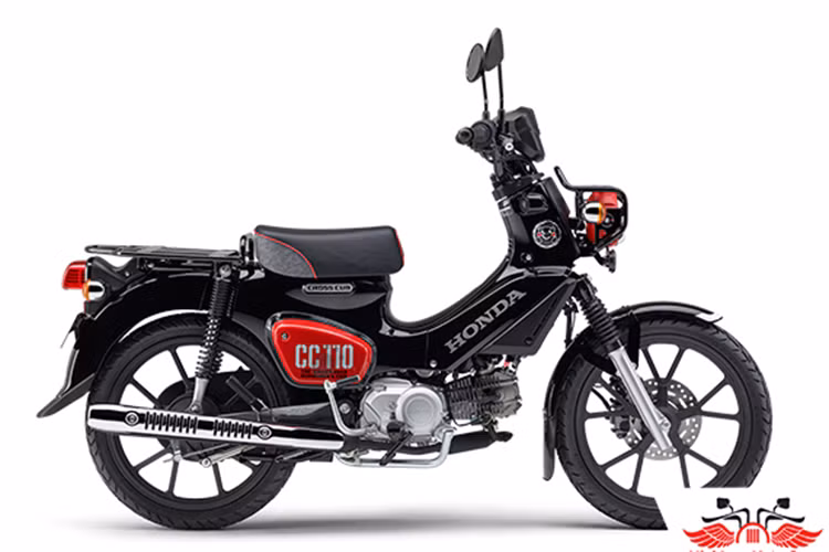 Xe sử dụng vành nan hoa với lốp đa dụng hoặc vành đúc, giảm xóc trước ống lồng và phía sau là giảm xóc lò xo đôi tạo ổn định khi vận hành.