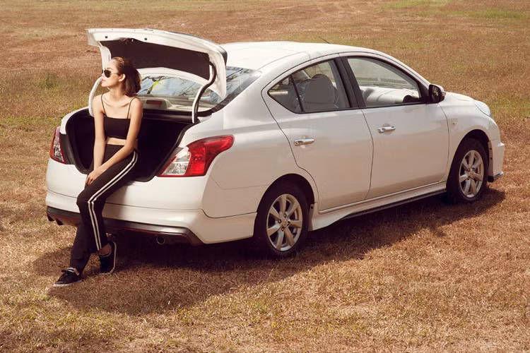 Nội thất của xe thoáng rộng nhất phân khúc, phù hơp với việc sử dụng của gia đình, tạo sự thoải mái, thuận tiện khi di chuyển ngay cả trên những quãng đường dài. Thể tích khoang chứa đồ của xe là 490 lít. 