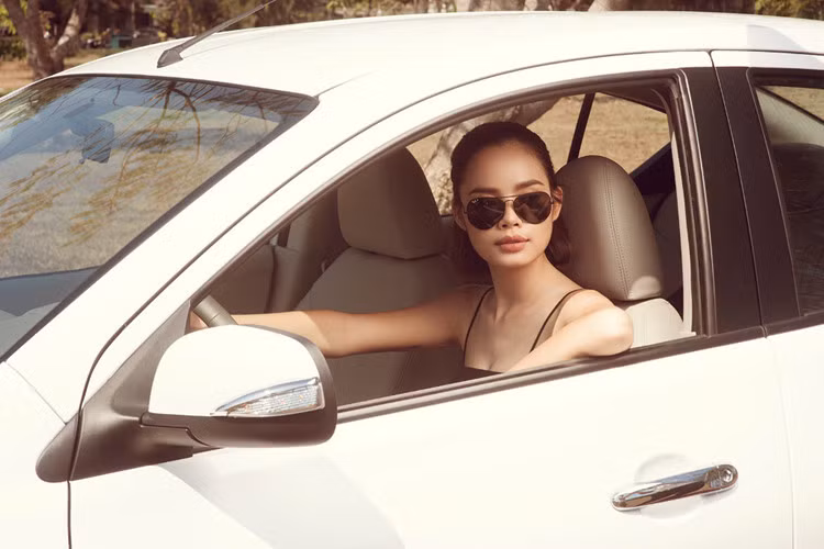 Tại thị trường ôtô Việt Nam, Nissan Sunny được bán với 3 phiên bản là XL, XV và XV SE, đều cùng sử dụng động cơ xăng DOHC 4 xi-lanh thẳng hàng, dung tích 1.5 lít, công suất 99,3 mã lực tại 6.000 vòng/phút và mô-men xoắn cực đại 134Nm tại 4.000 vòng/phút, dẫn động cầu trước.