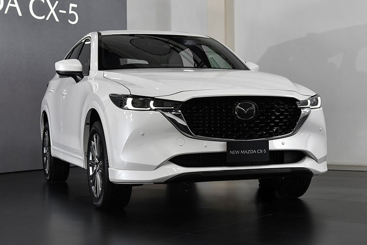  Mazda CX-5 2025 mới là phiên bản cải tiến của mẫu xe SUV nổi bật của thương hiệu Mazda Nhật Bản, xe được trang bị các tính năng mới và thiết kế tinh chỉnh để thu hút sự chú ý của khách hàng.