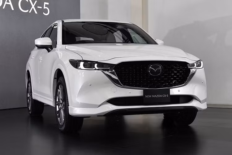  Mazda CX-5 2025 mới là phiên bản cải tiến của mẫu xe SUV nổi bật của thương hiệu Mazda Nhật Bản, xe được trang bị các tính năng mới và thiết kế tinh chỉnh để thu hút sự chú ý của khách hàng.