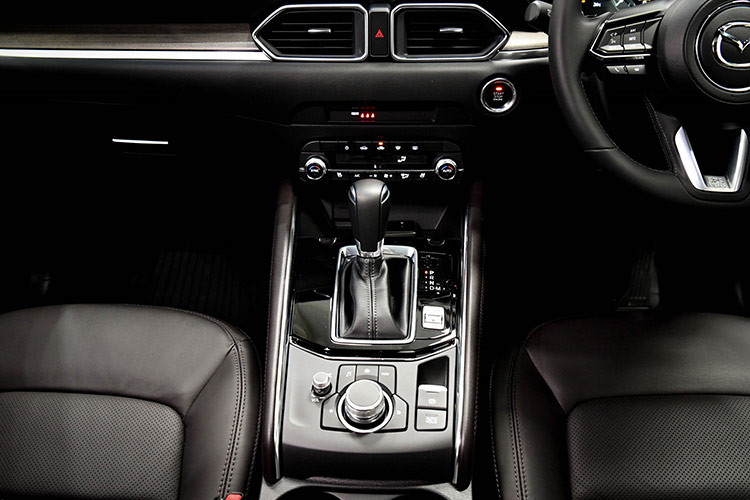 Mazda CX-5 thế hệ mới có kích thước dài x rộng x cao lần như 4.550 x 1.840 x 1.680 mm, chiều dài cơ sở đạt 2.700 mm và khoảng sáng gầm xe là 193 mm.