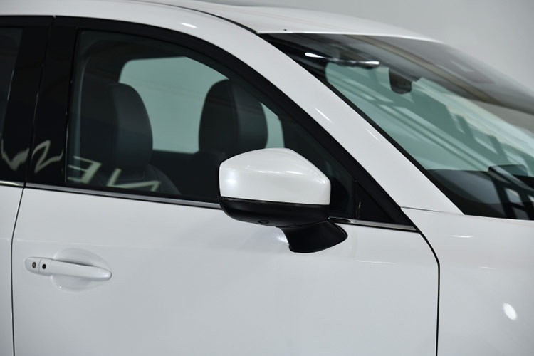 Mẫu xe SUV Mazda CX-5 2025 tại thị trường Thái Lan sẽ được phân phối với hai loại động cơ cơ khí gồm động cơ xăng 2.0L và động cơ diesel 2.2L. Vì vậy, so với các phiên bản trước. Cụ thể, Mazda đã thực hiện một số thay đổi đáng chú ý cho xe.