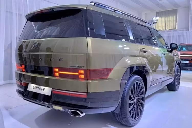 Hai phiên bản đầu được trang bị động cơ Smartstream G2.5, cho công suất cực đại 194 mã lực tại dải vòng tua 6.100 vòng/phút và mô-men xoắn đạt 246 Nm tại 4.000 vòng/phút, hộp số tự động 8 cấp. Phiên bản 2.5T Calligraphy có động cơ Smartstream G2.5, cung cấp công suất lên tới 281 mã lực tại 5.800 vòng/phút và mô-men xoắn đạt 422 Nm tại 1.700 – 4.000 vòng/phút, đi kèm hộp số ly hợp kép 8 cấp.