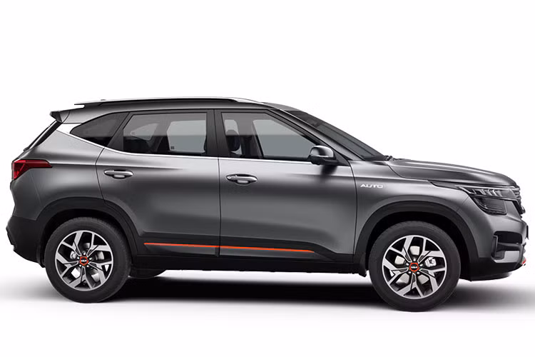 Về phần thông số, mọi thông tin cũng đã được hãng cập nhật chi tiết. Cụ thể, KIA Seltos 1.4L X-Line 2023 mới sở hữu kích thước chiều dài x rộng x cao lần lượt ở mức 4.315 x 1.800 x 1.645 mm; trục cơ sở 2.610 mm và khoảng sáng gầm là 190 mm. Những thông số này không có gì khác biệt so với các phiên bản đang mở bán hiện tại.