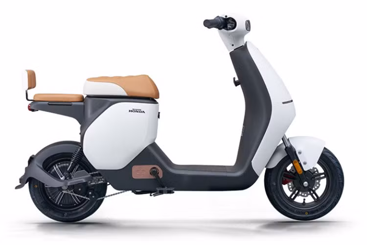 Ngoài ra, Honda U-Qe tại Trung Quốc cũng hỗ trợ tính năng NFC cao cấp ít có trên xe máy mới hiện nay, đó chính là việc người dùng có thể mở khóa xe bằng smartphone thông minh.