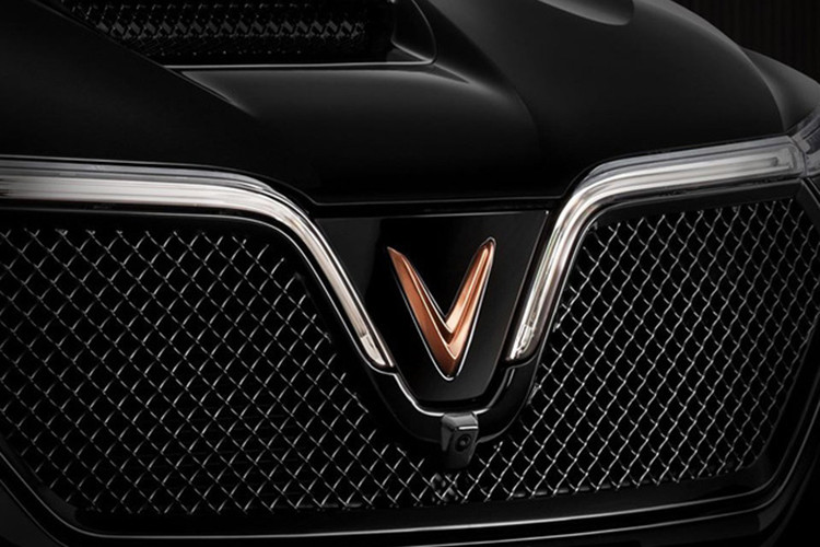 Trước đó, hãng xe Việt đã tung ảnh nhá hàng phần đuôi xe và tiết lộ VinFast President là phiên bản tiên phong, được sản xuất với số lượng giới hạn và hướng tới cho những nhân vật quan trọng giữ vai trò là chủ tịch các công ty, doanh nghiệp hay các nguyên thủ.