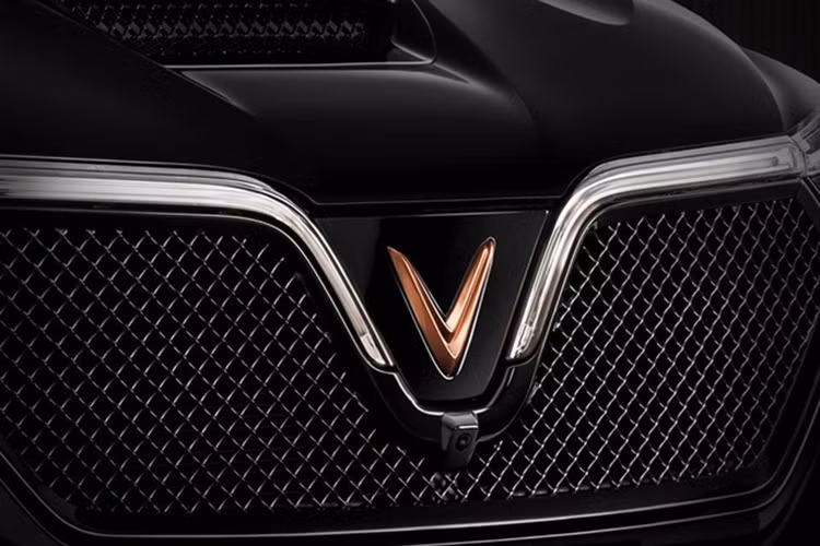 Trước đó, hãng xe Việt đã tung ảnh nhá hàng phần đuôi xe và tiết lộ VinFast President là phiên bản tiên phong, được sản xuất với số lượng giới hạn và hướng tới cho những nhân vật quan trọng giữ vai trò là chủ tịch các công ty, doanh nghiệp hay các nguyên thủ.