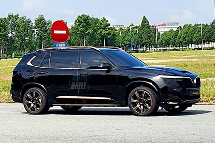 Mẫu xe này có số lượng giới hạn khoảng 500 chiếc đi kèm mức giá xe VinFast President mới dự kiến sẽ ngang tầm phân khúc SUV cao cấp đang bán ra tại Việt Nam hiện nay ở mức khoảng hơn 7 tỷ đồng. Như vậy, VinFast President hứa hẹn sẽ sở hữu kiểu dáng thiết kế cùng rất nhiều các trang bị hiện đại, cao cấp, xứng tầm đẳng cấp giới thượng lưu.