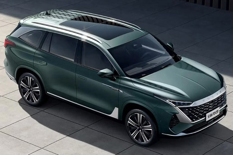 Tham khảo từ mẫu Roewe RX9, MG QS có thể sẽ sở hữu kích thước chiều dài x rộng x cao lần lượt là 4.983 x 1.967 x1.786 mm và chiều dài cơ sở 2.915 mm. Kích thước này ngang với một số mẫu SUV hạng E hiện tại.