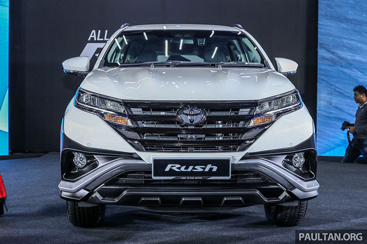 Tổng thể xe Rush bản nâng cấp 2019 khiến xe trông lớn hơn và rộng hơn so với thế hệ trước. Điều này được khẳng định qua kích thước lớn hơn ở mọi mặt của xe. Cụ thể, xe sở hữu chiều dài x rộng x cao lần lượt là 4.435 x 1.695 x 1.705 mm (chiều dài trục cơ sở 2.685 mm).