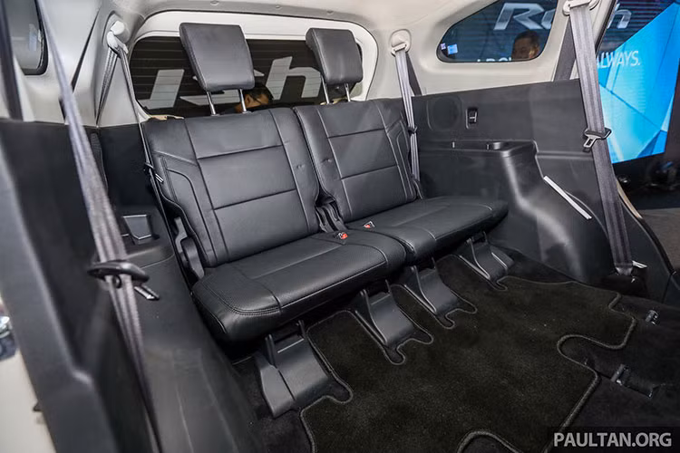 Các trang bị hàng ghế của xe cũng được thiết kế khá ổn, tuy nhiên khác với thị trường Việt Nam là 7 chỗ ngồi thì Toyota Rush tại thị trường Malaysia chỉ có 6 chỗ - hàng ghế thứ 3 dành cho hai người khá rộng.