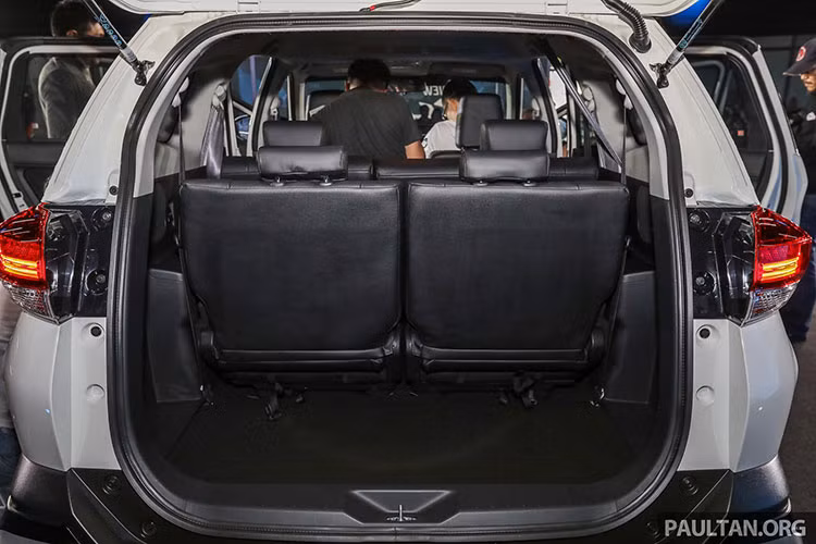 Giống như phiên bản đang bán ra ở thị trường Việt Nam, Rush mới tại Malaysia cũng sở hữu động cơ 4 xy lanh hút khí tự nhiên 2NR-VE 1.5 L. Xe có thể sản sinh công suất 105 mã lực tại vòng tua 6.000 rpm và mô men xoắn cực đại 136 Nm tại vòng tua 4.200 rpm. 