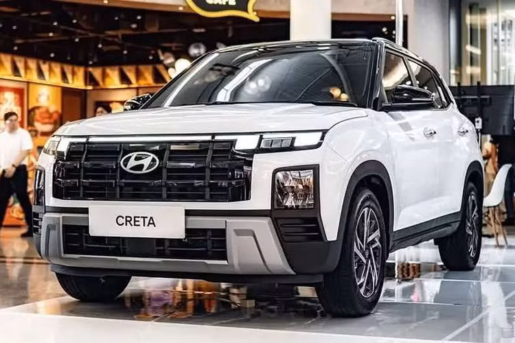 Những phiên bản Hyundai Creta 2025 mới này được thiết kế nhằm mang lại trải nghiệm tốt hơn cho người dùng nhờ các tính năng cao cấp và công nghệ tiên tiến. Phiên bản EX(O) của Hyundai Creta 2025 mới được trang bị cửa sổ trời panorama và đèn đọc sách LED, mang đến không gian nội thất thoáng đãng và tiện nghi hơn.