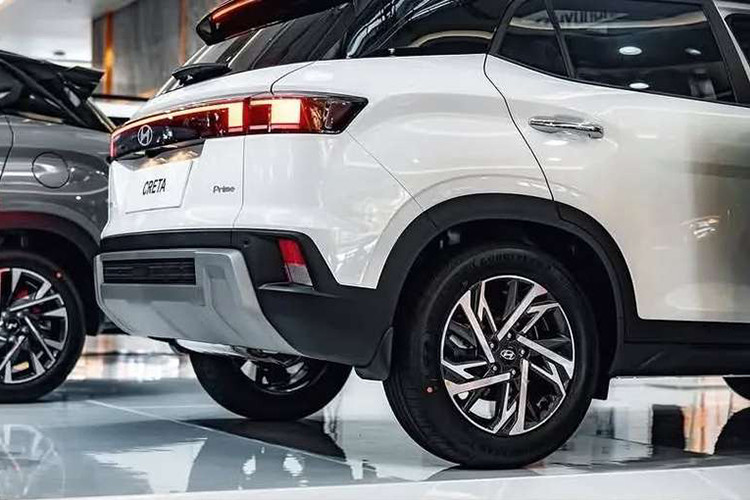 Từ phiên bản S(O) trở lên, Hyundai Creta 2025 được trang bị khóa thông minh tích hợp cảm biến chuyển động. Công nghệ này giúp nâng cao khả năng bảo vệ xe khỏi nguy cơ trộm cắp, mang lại sự an tâm cho chủ sở hữu.