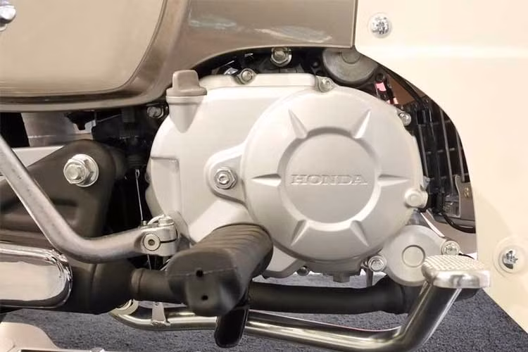 Theo hãng xe máy Honda, ở những phiên bản mới của Honda Cub 2018 này họ đã cải tiến động cơ của Super Cub với piston cùng nòng xi-lanh cứng hơn, các chi tiết giảm ma sát. Tuy nhiên, khối động cơ trên phiên bản xe mới này vẫn dựa trên loại máy 1 xi-lanh SOHC 2 van nằm ngang, làm mát bằng không khí.