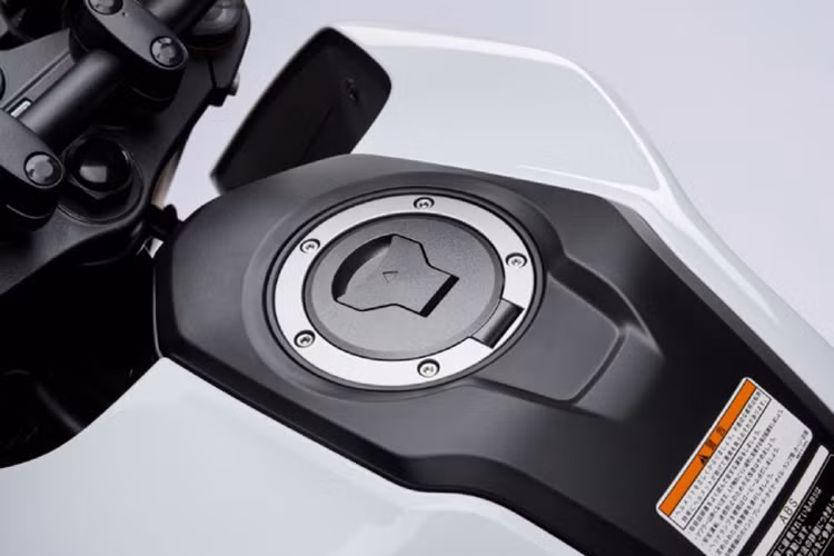 Grom 2025 vẫn sử dụng hệ thống giảm xóc trước hành trình ngược đường kính 31mm kèm theo lò xo trụ điều chỉnh đa cấp cho phía sau. Hệ thống phanh đĩa trước sau kèm chống bó cứng phanh ABS đảm bảo an toàn cho vận hành.