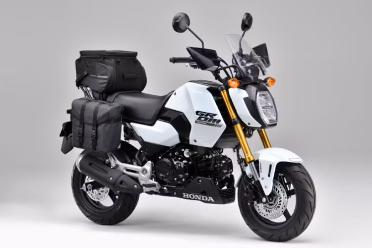 Thương hiệu xe máy Nhật Bản Honda vừa ra mắt bản cập nhật mới cho mẫu xe đường phố mini Honda Grom 2025 mới. Xe sở hữu tông màu thân xe mới, nhằm giữ cho sản phẩm luôn được cập nhật và hấp dẫn hơn.