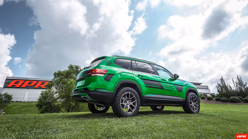 Để hoàn thành gói nâng cấp này, hãng độ xe APR cũng điều chỉnh hệ thống treo và phanh. Công ty chế tạo một loạt các phôi của hệ thống treo, gồm cả cánh tay đòn phía sau, nâng chiều cao đi xe lên 38,1 mm.