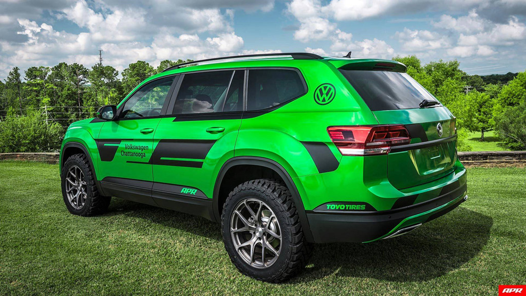 Công việc nâng cấp cỗ máy lên hiệu suất cao bắt đầu với động cơ tăng áp 2,0 lít được APR độ lại, bao gồm bộ tăng áp từ Golf R, hệ thống đường dẫn turbo đã được sửa đổi, ống xả cat-back cũng được tinh chỉnh, chiếc xe còn sử dụng nhiều chi tiết từ sợi carbon.