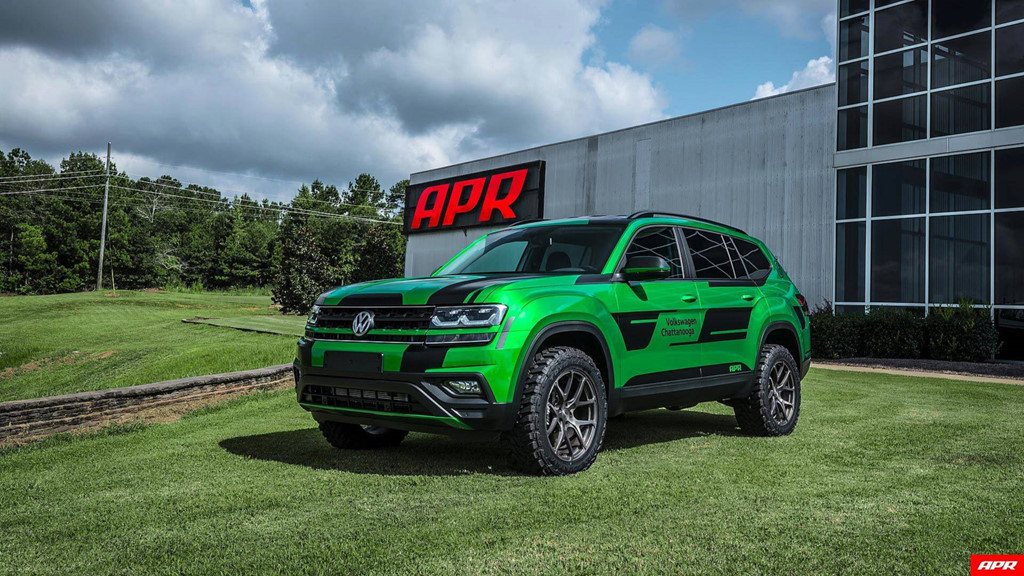 Cụ thể, bên trong thân của chiếc SUV cỡ lớn Volkswagen Atlas màu xanh lá cây sẽ được trang bị một hệ truyền động mạnh mẽ, hệ thống treo tùy chỉnh, chiếc xe là sự kết hợp giữa tốc độ và khả năng off-road.